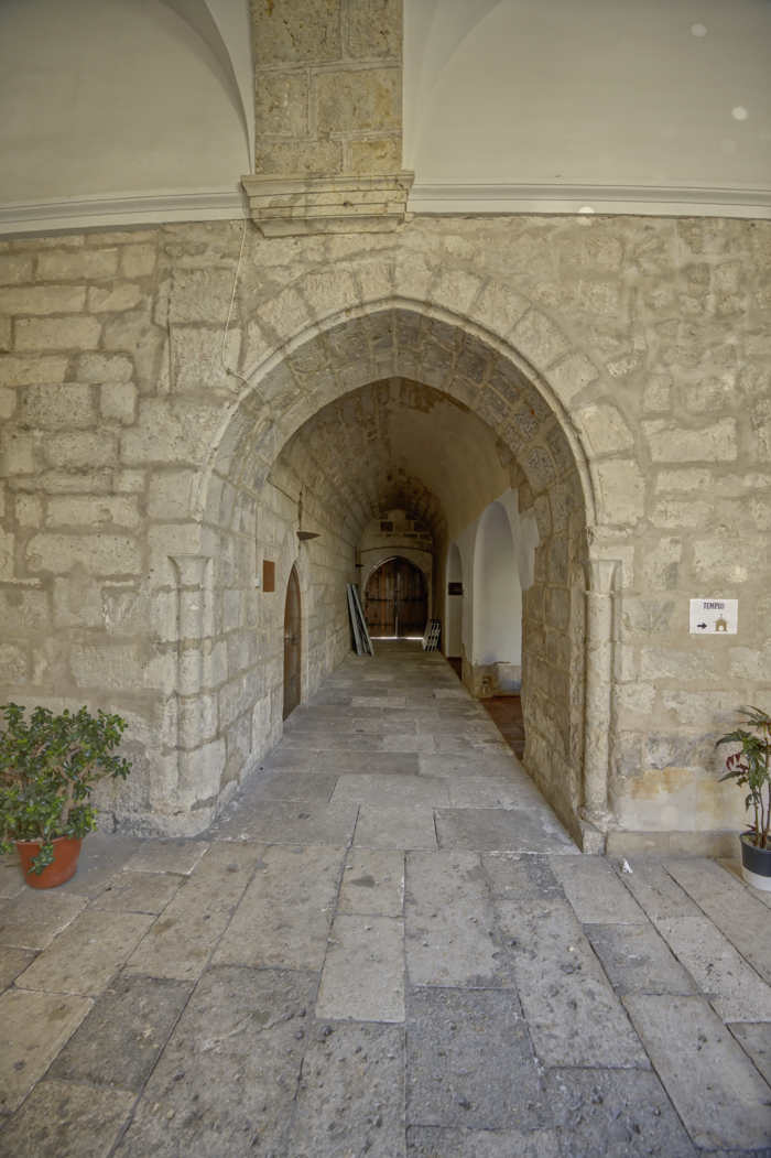 Pasadizo a la huerta del claustro del monasterio de la Santa Espina